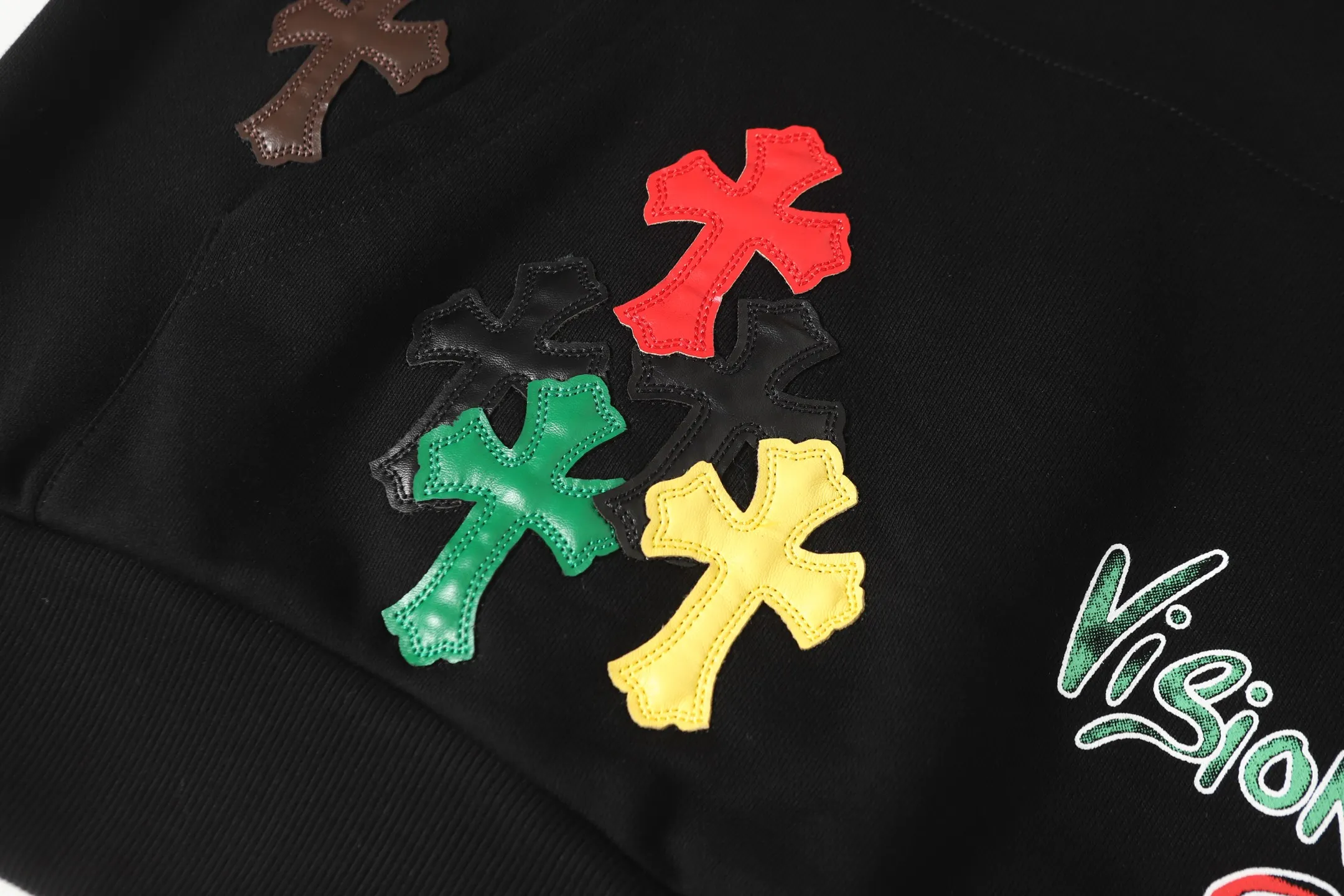 P280 #L3107 cross-border model. Those who pursue quality should not place an order. -Chrome Hearts/Chrome Hearts graffiti spoof printed leather cross✝️Hooded sweatshirt - High weight, high density and high quality. The wool is soft, delicate and skin-friendly. It feels soft and silky. It has excellent warmth and skin-friendly properties. XL